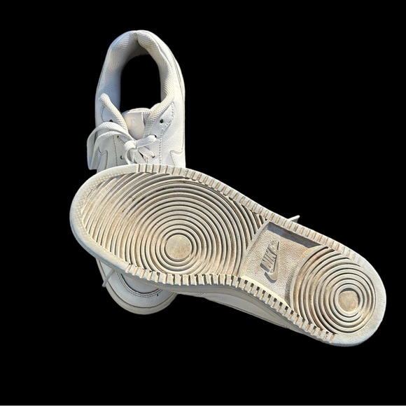 Nike - Picture 2 of 2